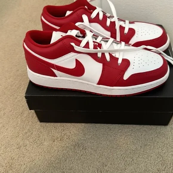 Nike Dunk 5.5Y women’s 7. Red and white